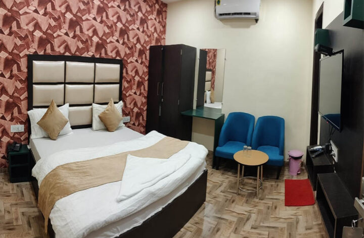 Luxury Room – Hotel Mandakini Kanpur