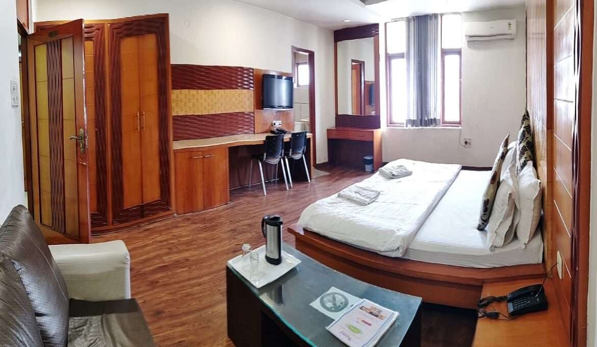 Hotel rooms, party and conference halls in kanpur