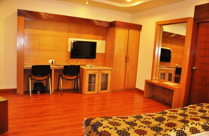 suite room hotel mandakini plaza kanpur
