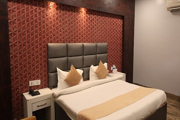 kanpur famous Hotels Mandakini Royale